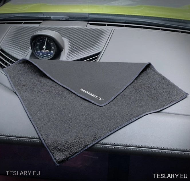 Mikrokuitupyyhe Tesla Model -logolla