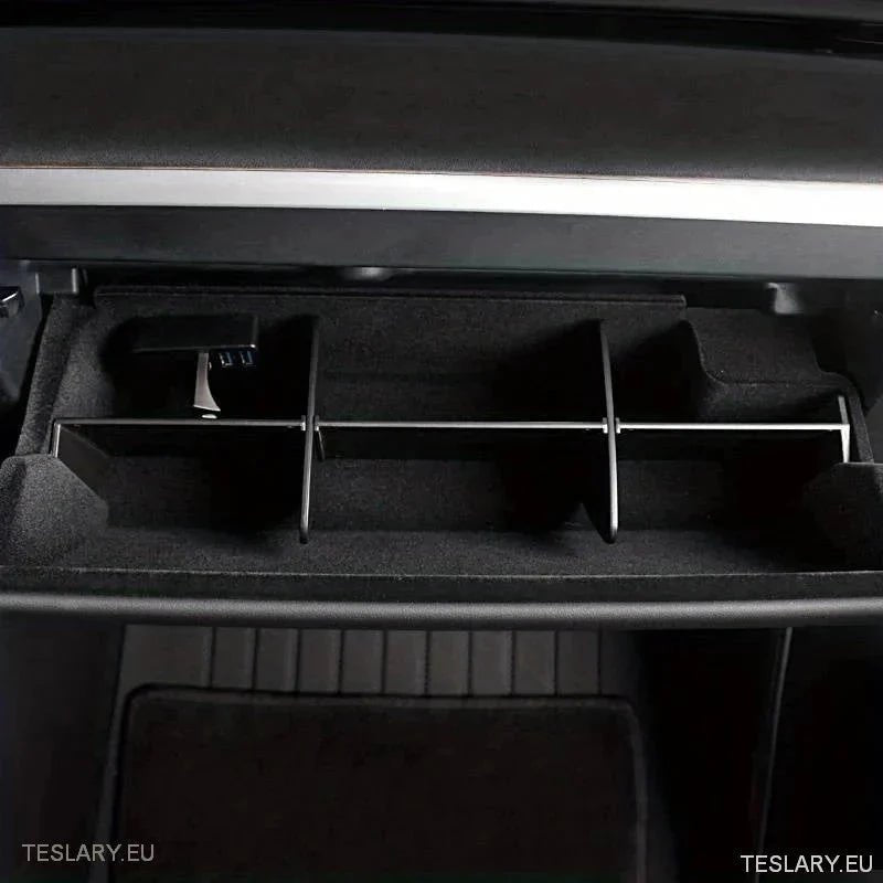 Accesorii Tesla: Îngrijire cu Stil și Funcționalitate