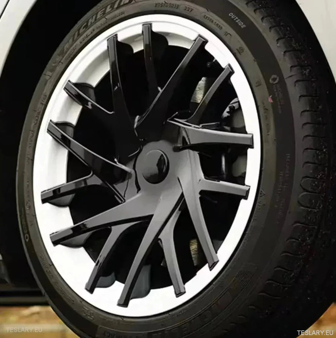 Pourquoi Améliorer le Style et Performance Tesla avec Cache-jantes?