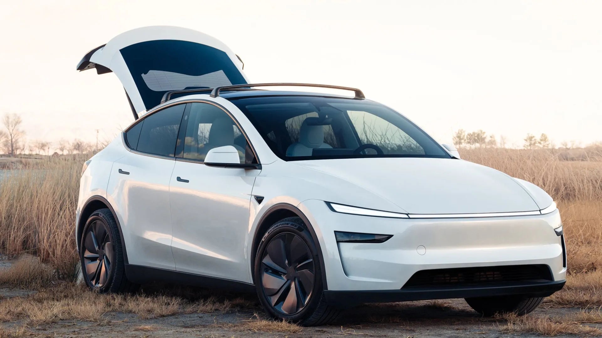 TESLA MODEL Y+ JUNIPER CAMPING TABLE & CHAIRS