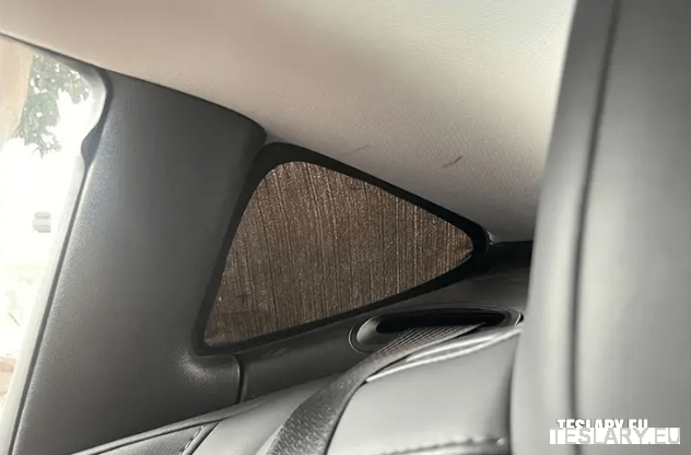Triangular Rear Windows Shade For Enhanced Privacy Tesla Model 3 / Y - TESLARY Tesla Shop Accessories Europe Nederlands Ireland Deutschland Espana Alicante France Italia